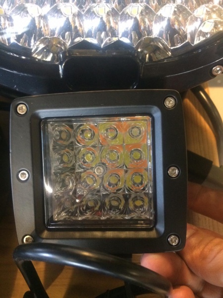 Светодиодный фонарь квадратный 5 режимов желтый/белый/стробоскоп jg-995bs